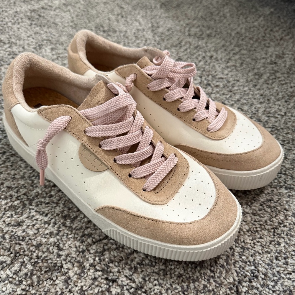 Reef Women's Lay Day Seas sneakers size 9.5 — blush pink and cream - Picture 2 of 6